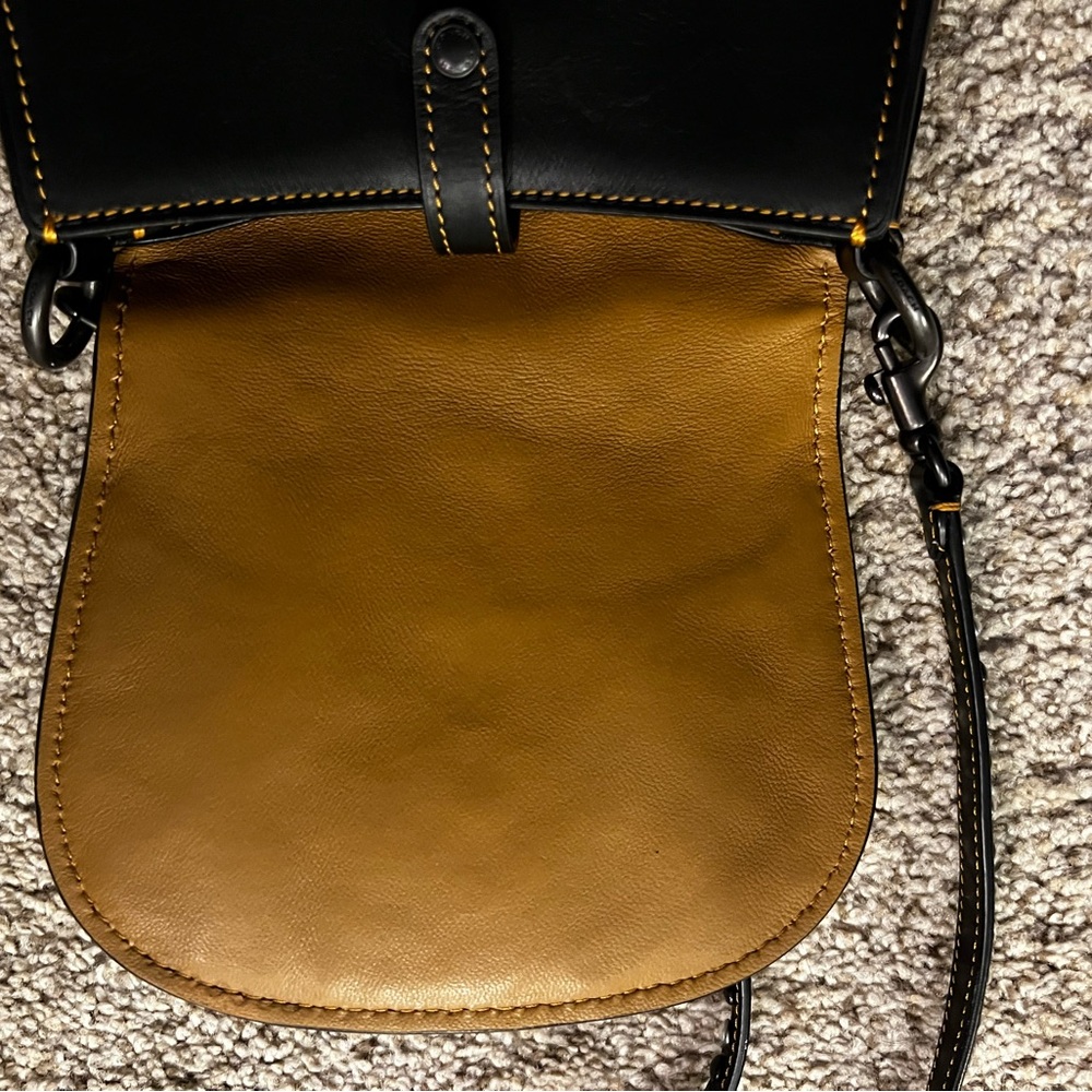 Coach VINTAGE Black Leather Crossbody Bag with Studs and‎ Pearls - Picture 9 of 16